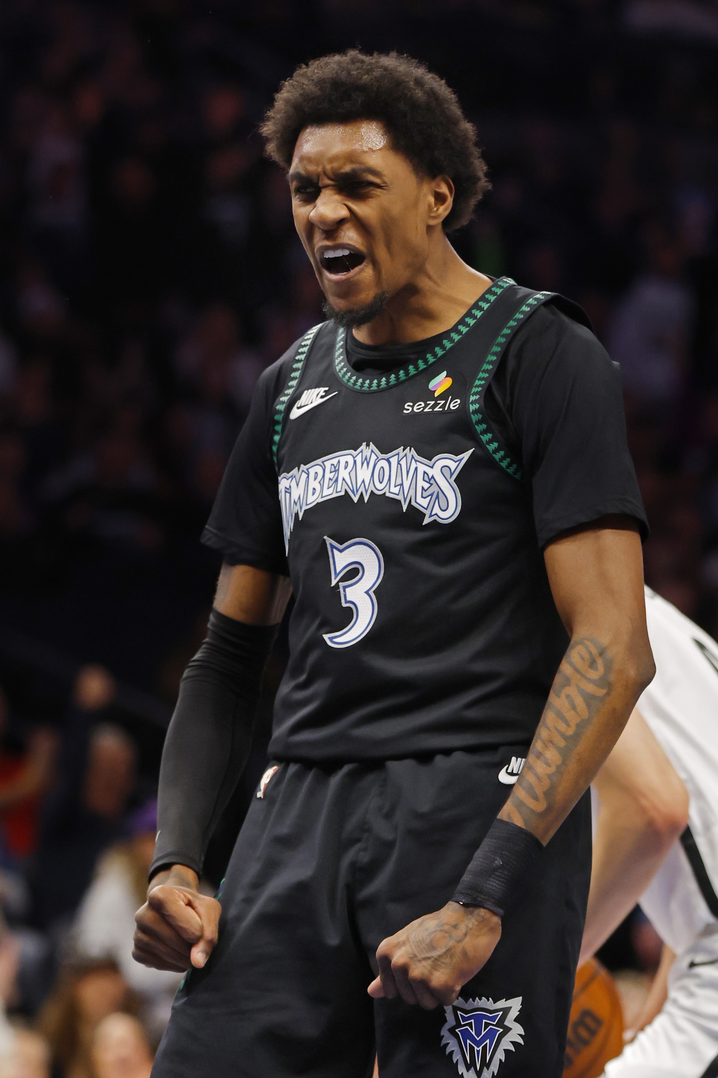 百家乐官网-填满数据栏！麦克丹尼尔斯16投7中&amp;罚球2中2得18分6板6助1断1帽